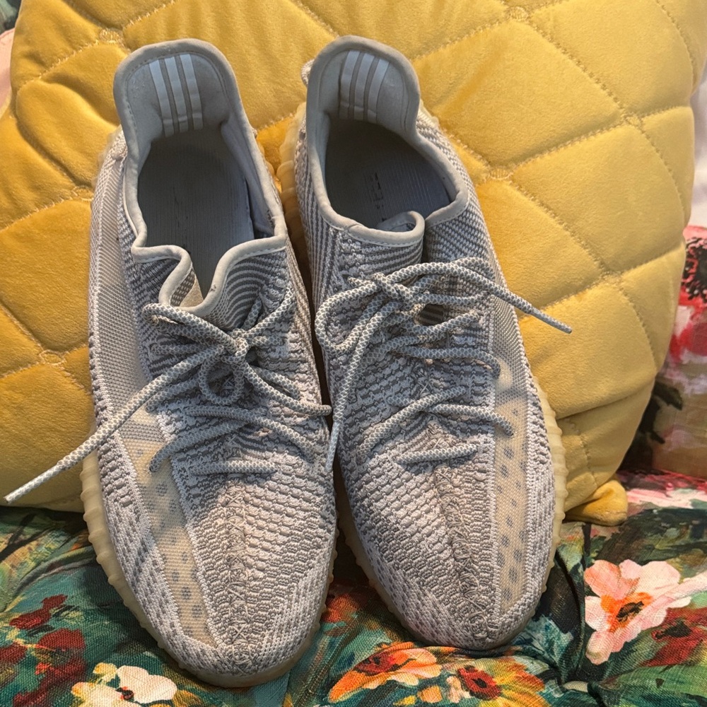 Men's Athletic Shoes in Gray